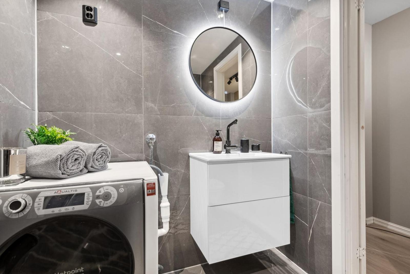 Happy Days Relaxing With Smart Solutions Shared With One Other Bedroom * Oslo