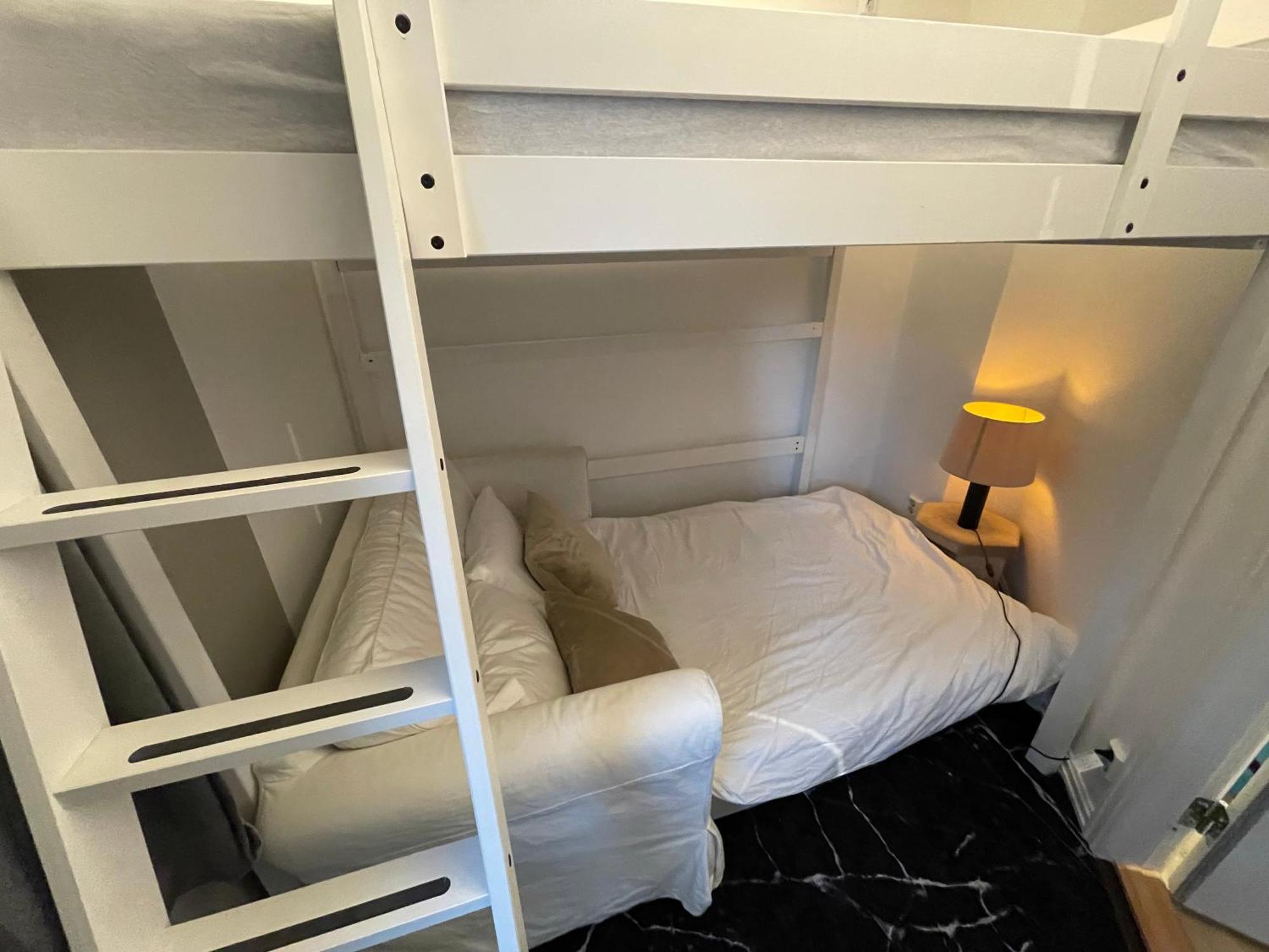 Happy Days Relaxing With Smart Solutions Shared With One Other Bedroom Gjestgiverier *